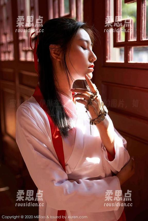 蜜桃社 - 伊琳在线,给你透明的图片,如同一场宁静的对话。-柔思点 蜜桃社 - 伊琳在线,给你透明的图片,如同一场宁静的对话。-柔思点
