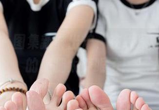 袜啵啵 - 图集新鲜出炉，在线深蹲，小安的美腿太养眼了！