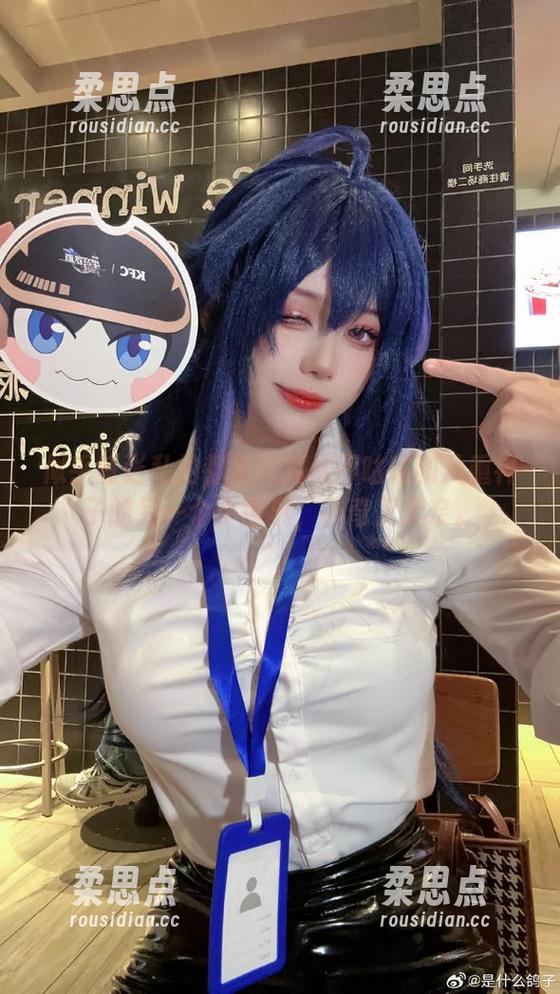 似乎每张私拍都是阿九从不咕咕和八重神子的另一个小世界，神奇又无奈。-柔思点