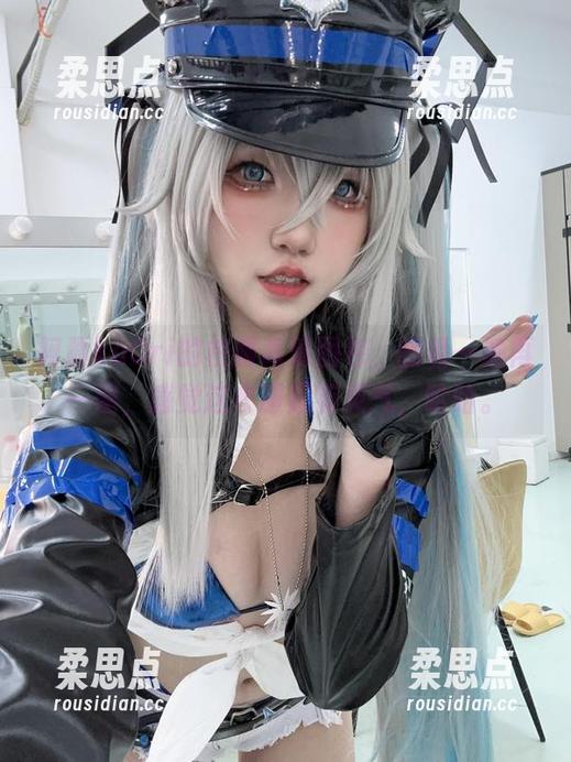 阿薰kaOri的校服高清图包，翻看一遍再一遍，感觉这衣服超有灵气，哈哈。-柔思点