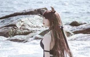 阿薰kaOri浴室分享：最新的水汽人生，瞧这浴帘都不敢露脸！
