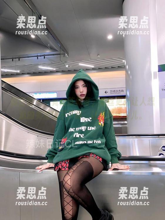 微密圈 - 毕竟是陈佩奇，蕾丝更新让人想追的美图绕不开啊，让我先缓会儿。-柔思点