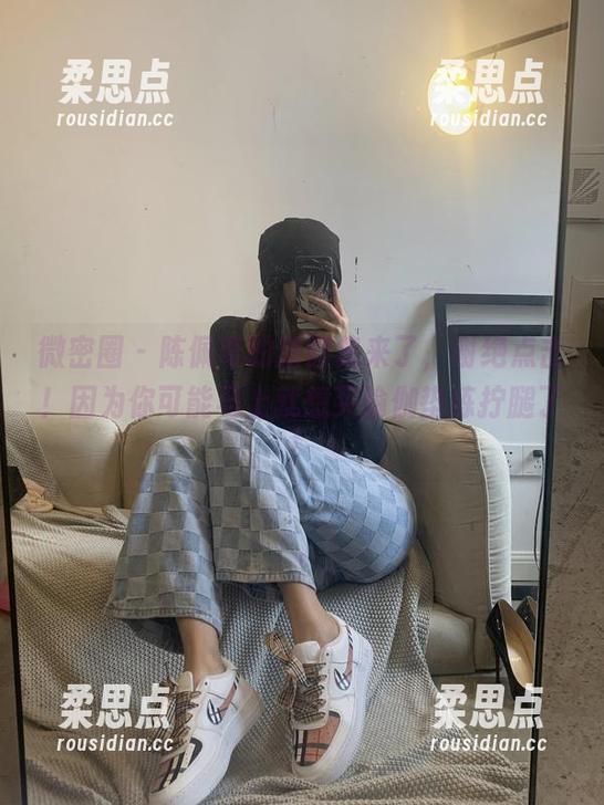微密圈 - 陈佩奇的新图集来了，谢绝点击！因为你可能马上就想买瑜伽垫练拧腿了！-柔思点