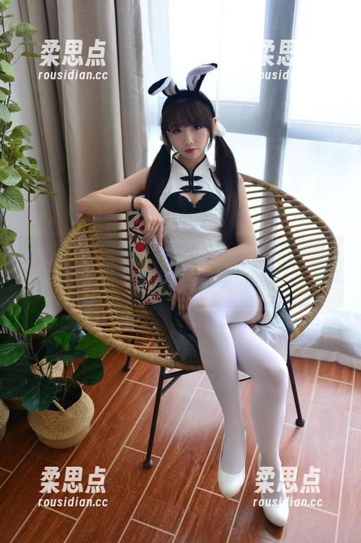 高清？雪琪SAMA那个户外写真，看一次没底，想借光也不容易呀。-柔思点