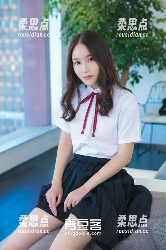 青豆客 - 王语纯的礼服：穿得像燕尾服，回头率飙升的证据！-柔思点