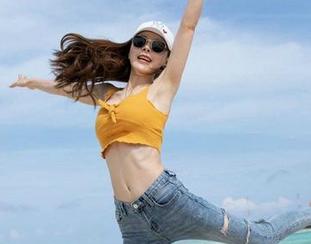 魅妍社 - 图册翻过几遍，赵梦洁用裸足向我传达了一种微妙的情绪？
