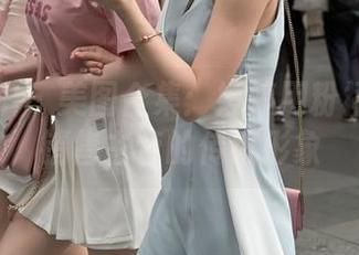 魔镜街拍 - 美图合集：婷婷用粉裙颠覆了销售主管的传统形象