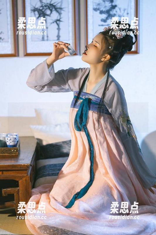 图库精选：鹿八岁baby新作—更衣人偶是要恋爱了吗？海梦等着你来探讨-柔思点
